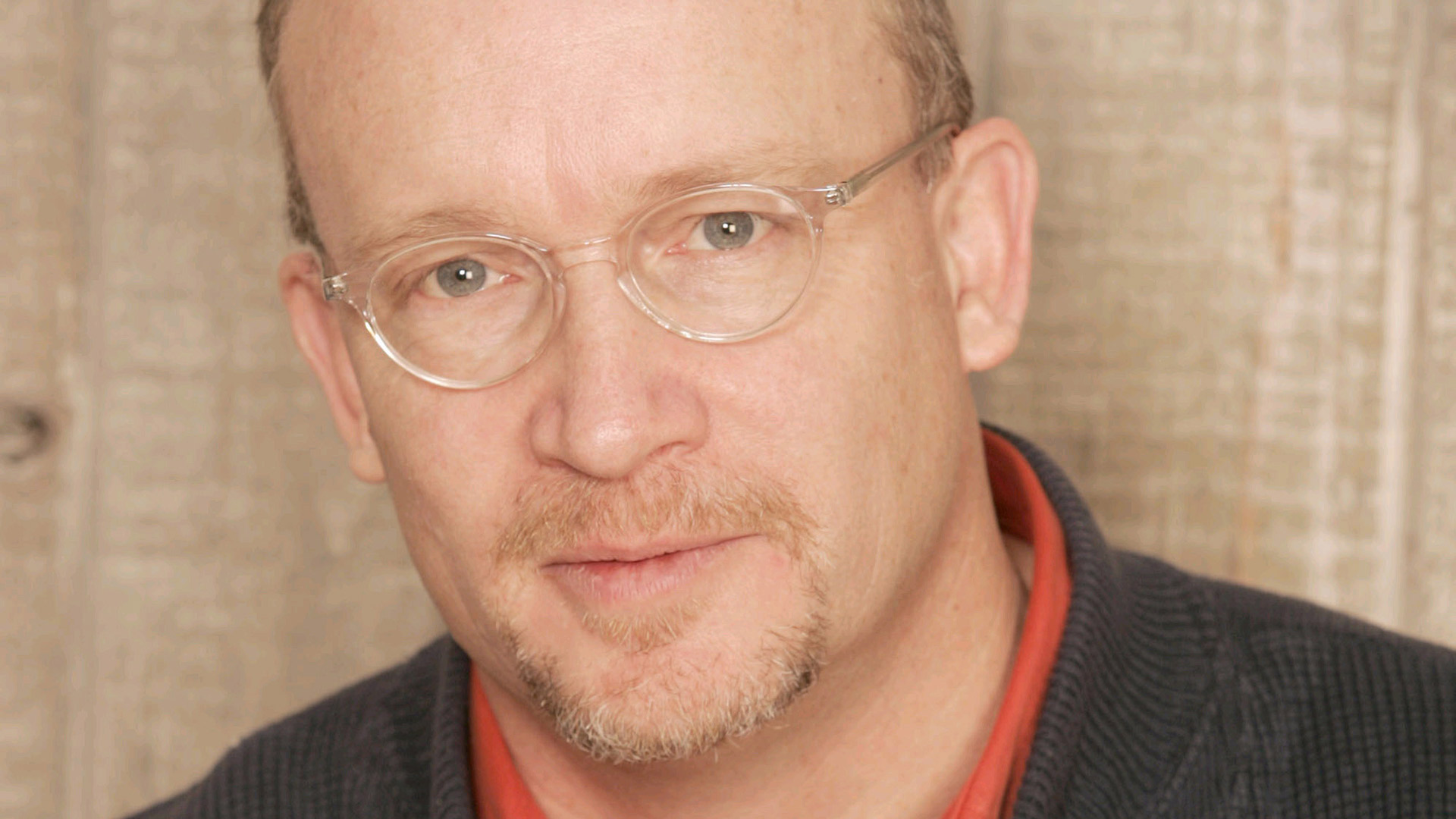 Headshot of director Alex Gibney.