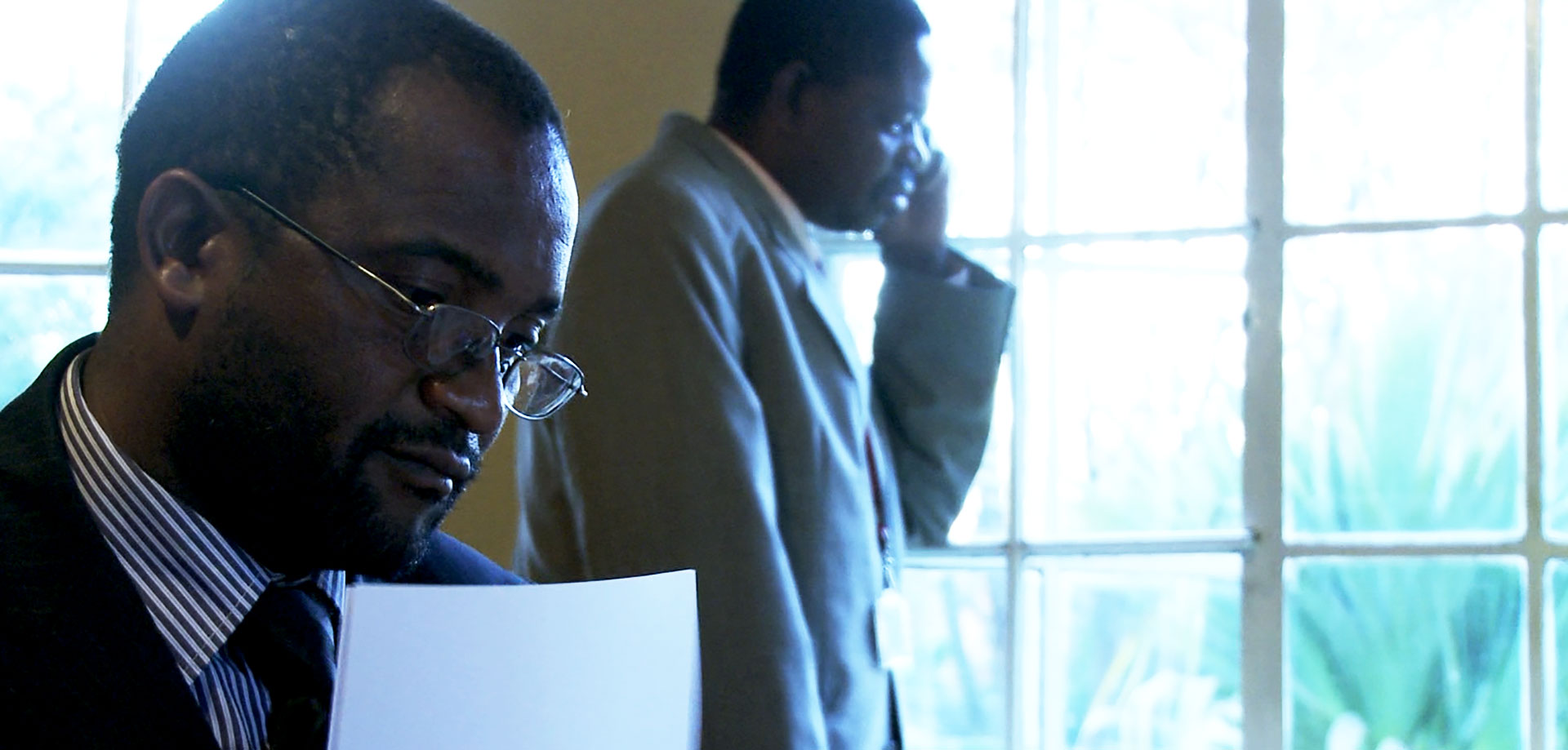 Douglas Mwonzora and Paul Mangwana (l-r) during a meeting about ratifying the new Zimbabwe constitution