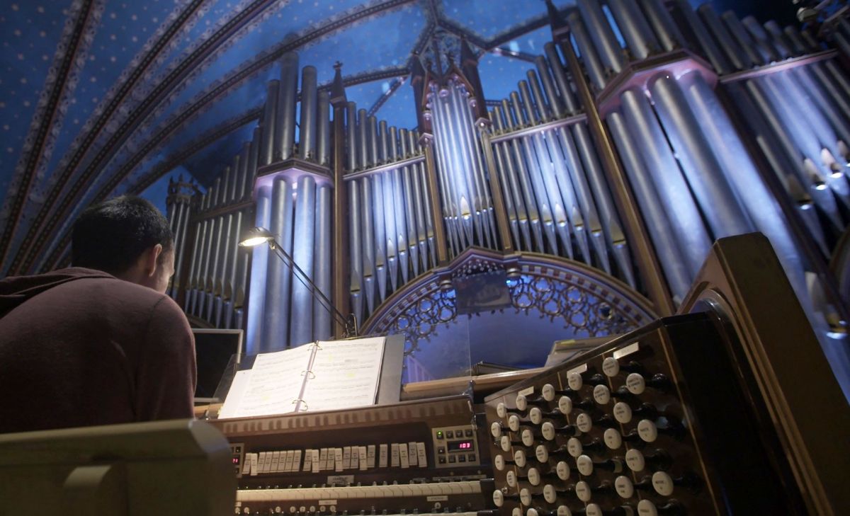 huge Pipe Organ in Montreal church