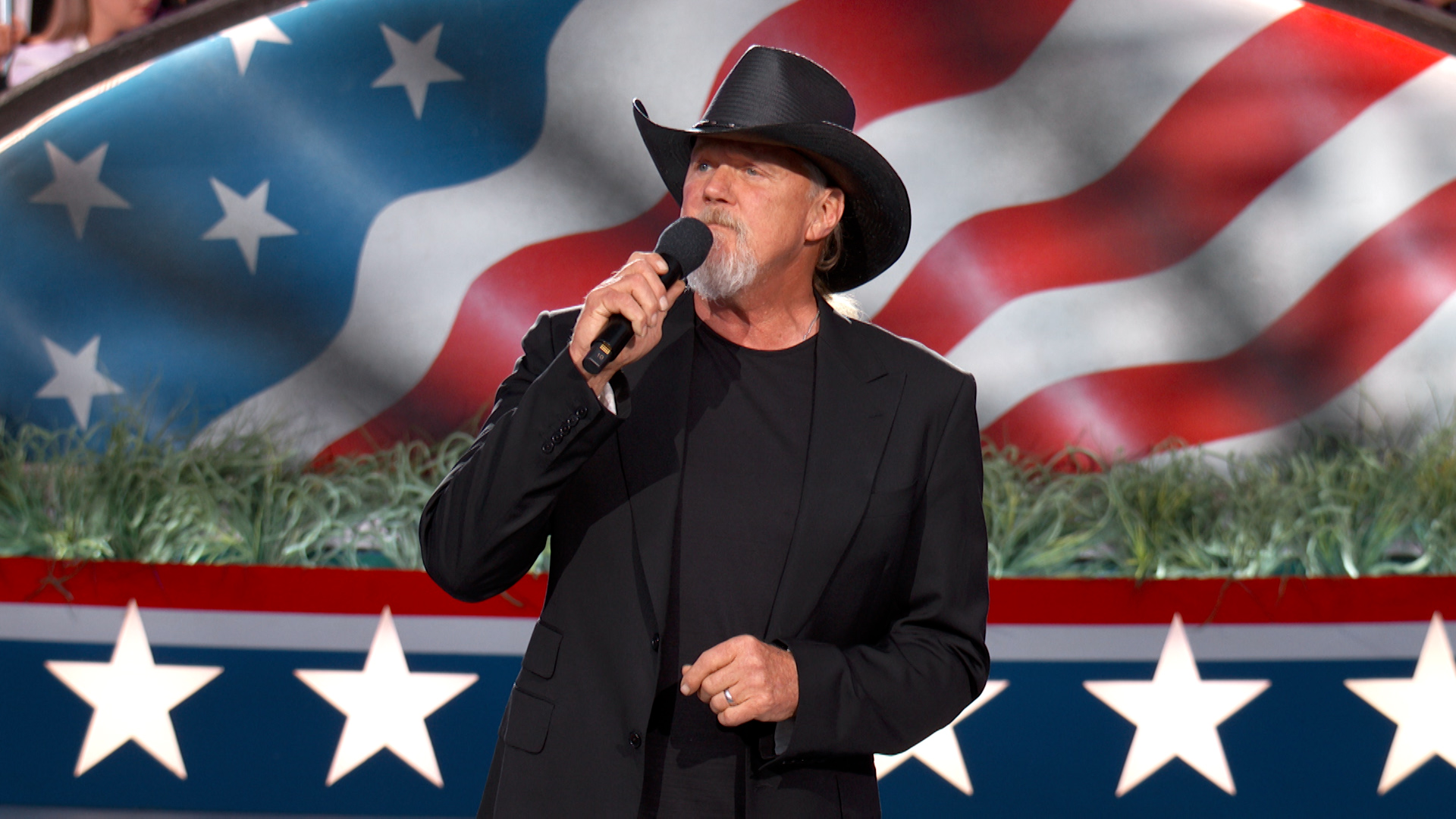 Trace Adkins Performs 