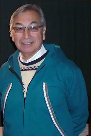 Willie Hensley, 2013. PD. Pipeline-Native-William_L._Iggiagruk_Hensley_and_Andrew_Parodi_at_Jensen_Arctic_Museum_lec.jpg
