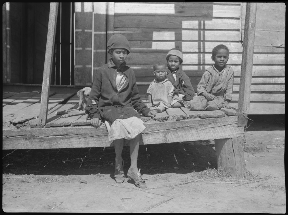 Sharecropper's children. Montgomery County, Alabama, 1937, photographer Arthur Rothstein, Library of Congress Harvest-Sharecropping-1.jpg