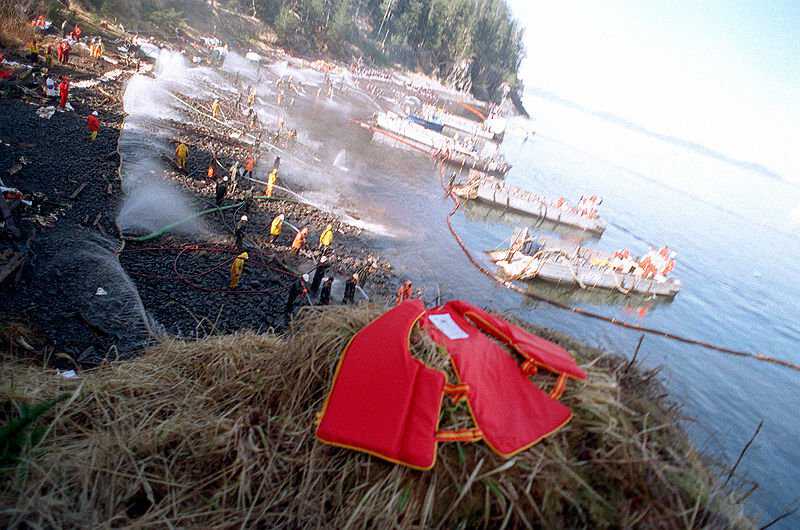 The Exxon Valdez cleanup Earth Exxon_Valdez.jpg