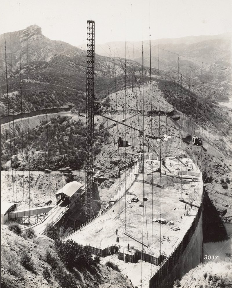 A view of the St. Francis Dam during its construction. Charles Hamilton Lee, Water Resources Center Archives, University of California Regents Flood-Soledad-Dam.jpg