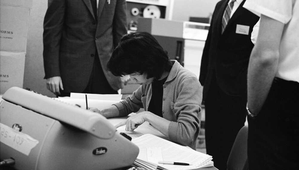 Helen Ling at the Jet Propulsion Laboratory in Pasadena, CA. Credit: NASA/JPL CTM-Women-Moon-Helen-Ling-Credit-NASA-JPL.jpg