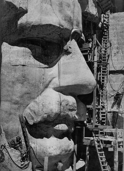 Mount Rushmore. NPS. Rushmore-Carving_MRNM.jpg
