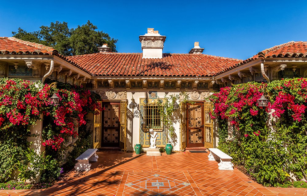 Casa Del Monte, Hearst Castle, San Simeon, California. Photo by Kim Petersen / Alamy Stock Photo