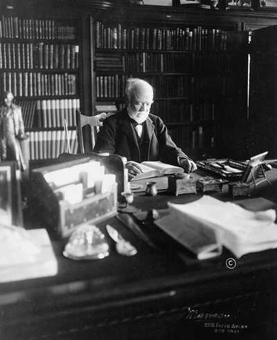 Andrew Carnegie circa 1913. Marceau, N.Y.C./Library of Congress Carnegie-lib.jpg