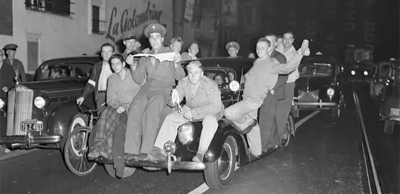 Zoot-Suit-Riots-LA-1943.jpg