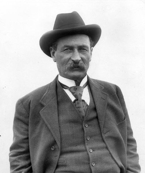 William Mulholland, Historical Photo Collection of the Department of Water and Power, City of Los Angeles Flood-water-wars-William_Mulholland.jpg