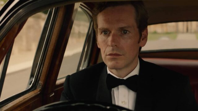 Shaun Evans as Endevaour Morse driving a car