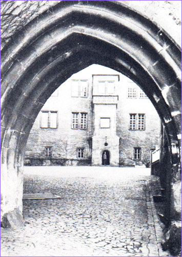 Gate to prisoners' yard