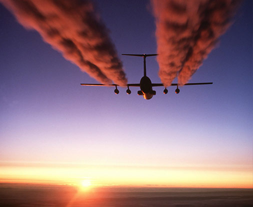 C141 contrails